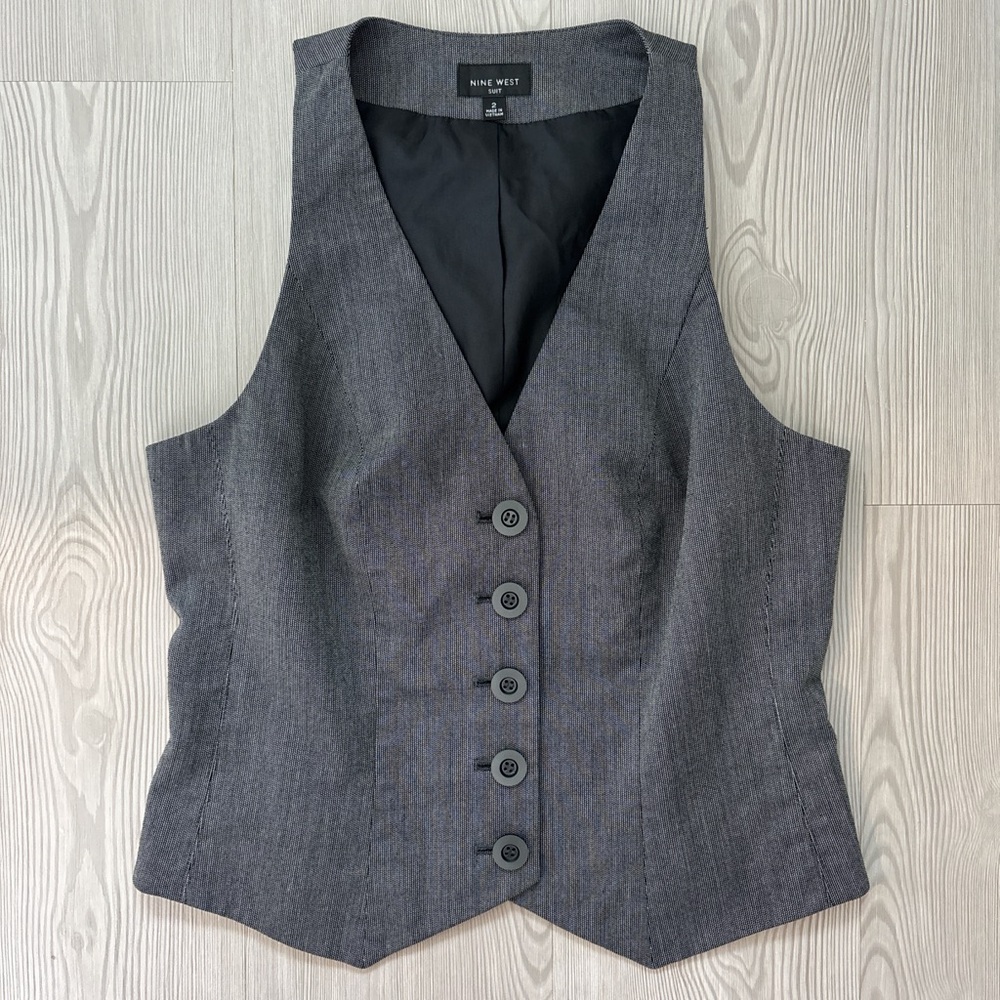 nine west button up vest